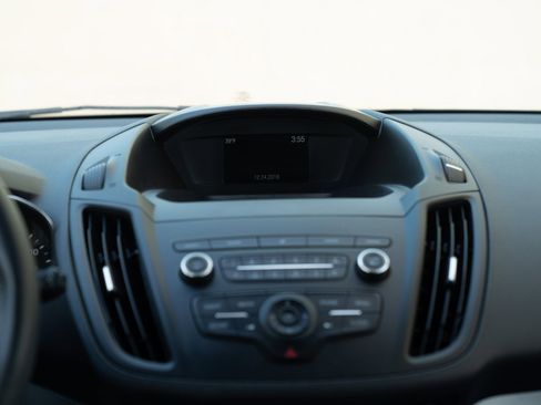 Used 2019 Ford Escape S image 28