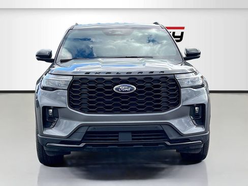 Used 2025 Ford Explorer ST-Line w/ ST-Line Street Pack AWD/4WD image 2