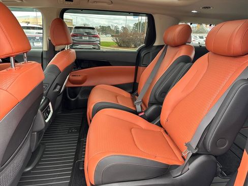 Used 2025 Kia Carnival SX Prestige image 11