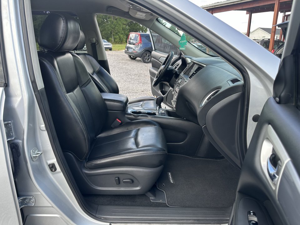 Used 2018 Nissan Pathfinder SL FWD image 19