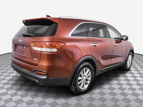 Used 2016 Kia Sorento LX w/ LX Convenience Package image 8