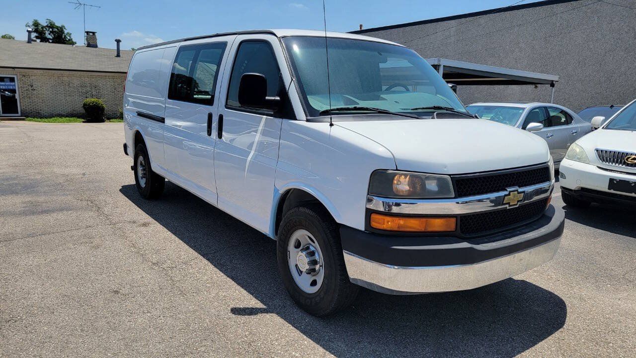 Used 2014 Chevrolet Express 3500 Extended RWD image 3