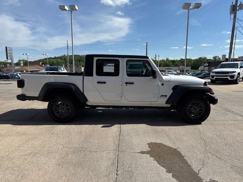 Used 2025 Jeep Gladiator Sport AWD/4WD image 6