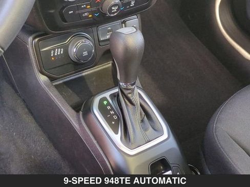 Used 2019 Jeep Renegade Latitude w/ Popular Equipment Group AWD/4WD image 27