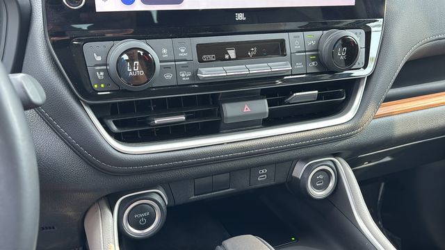Used 2024 Toyota Grand Highlander AWD Hybrid image 30