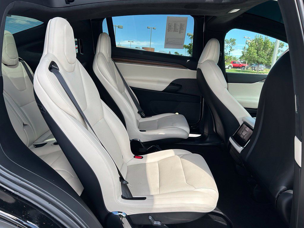 Used 2022 Tesla Model X AWD/4WD image 27