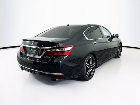 Used 2017 Honda Accord Touring image 9