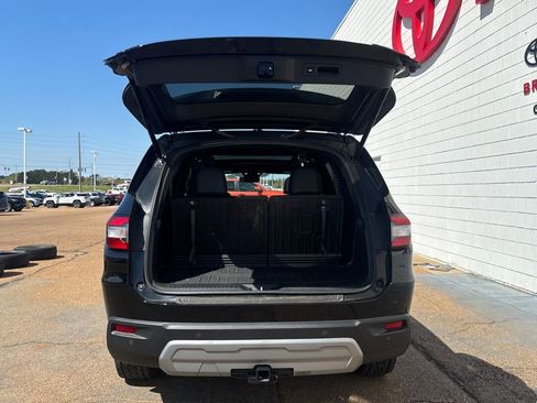 Used 2025 Honda Pilot TrailSport image 34