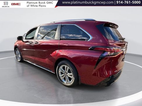 Used 2022 Toyota Sienna Platinum image 6