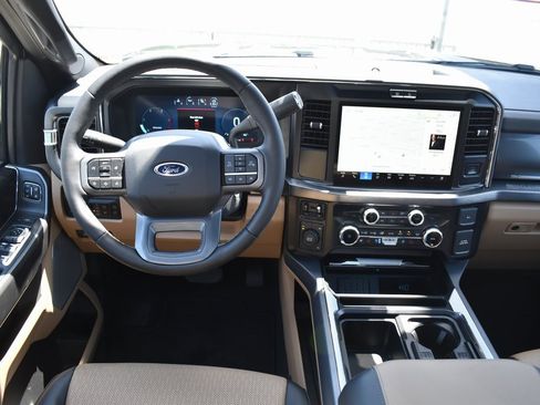 Used 2025 Ford F450 Lariat w/ FX4 Off-Road Package image 21