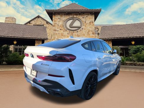 Used 2022 BMW X6 M50i w/ Dynamic Handling Package image 2