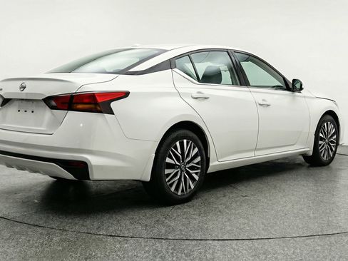Used 2025 Nissan Altima 2.5 SV FWD image 9