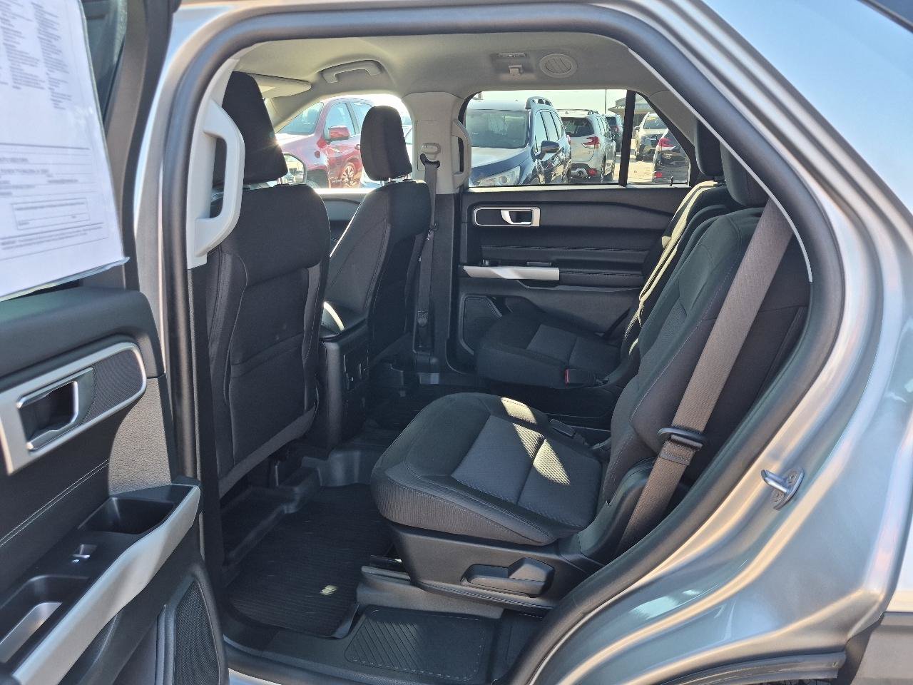 Used 2023 Ford Explorer XLT AWD/4WD image 13