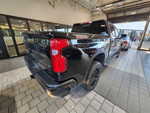 Used 2024 Chevrolet Silverado 1500 LT Trail Boss w/ Convenience Package II AWD/4WD image 4