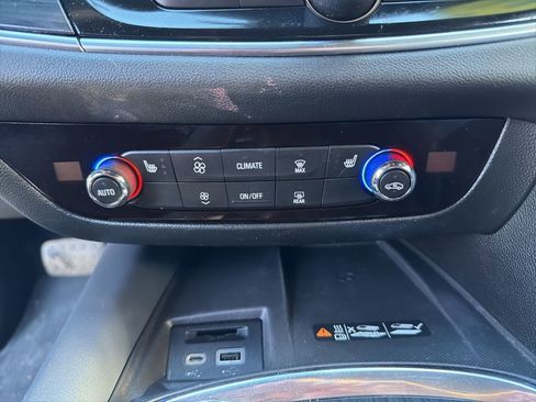 Used 2023 Buick Enclave Essence image 30