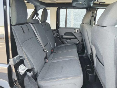 Certified 2025 Jeep Wrangler Unlimited Sahara AWD/4WD image 15