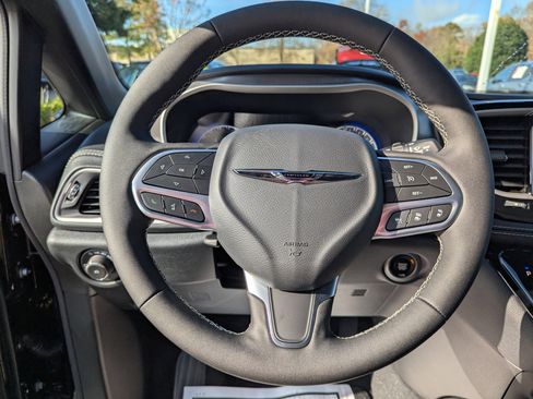 New 2026 Chrysler Pacifica Select image 19