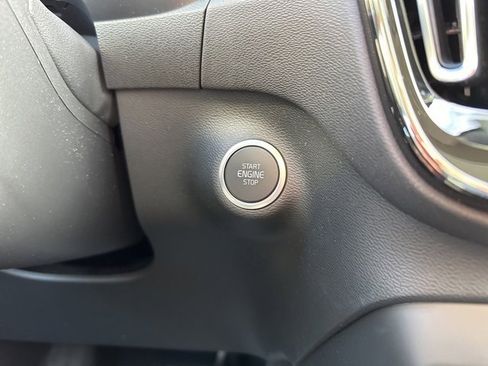 Certified 2023 Volvo XC40 B5 Plus image 28