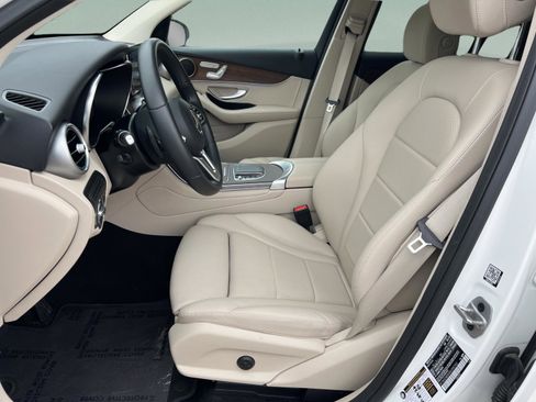 Used 2022 Mercedes-Benz GLC 300 4MATIC w/ Premium Package Lite image 16