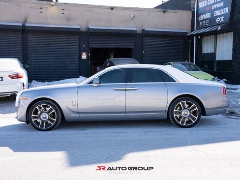 Used 2018 Rolls-Royce Ghost image 2