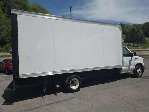 Used 2022 Ford E-350 and Econoline 350 Super Duty RWD image 3