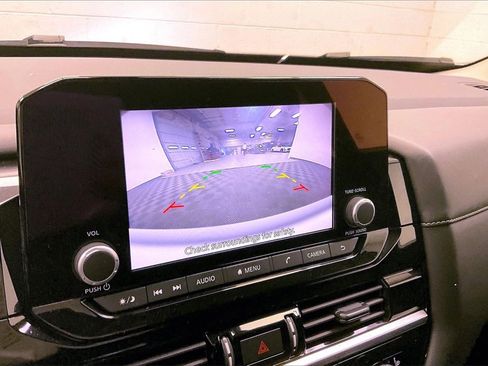 Certified 2024 Nissan Pathfinder SV image 18