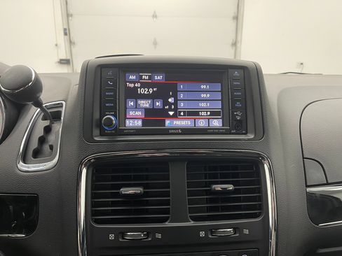 Used 2016 Dodge Grand Caravan SE FWD image 20