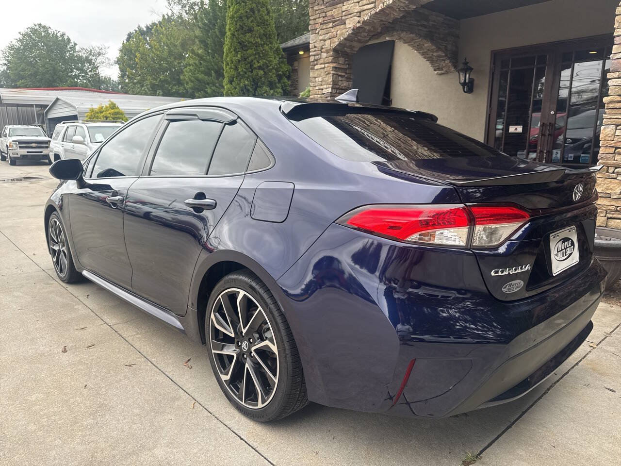 Used 2020 Toyota Corolla LE FWD image 3
