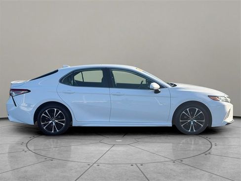 Used 2019 Toyota Camry SE image 7