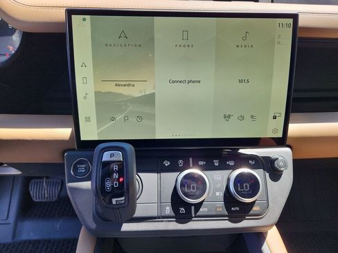 New 2026 Land Rover Defender 110 X-Dynamic SE AWD/4WD image 16
