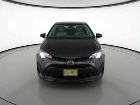 Used 2018 Toyota Corolla LE image 2