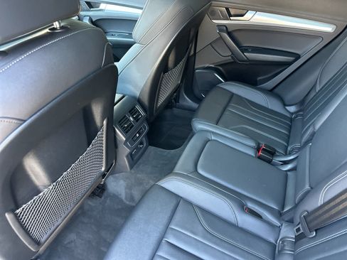 Used 2025 Audi Q5 2.0T Premium w/ Convenience Plus Package AWD/4WD image 4