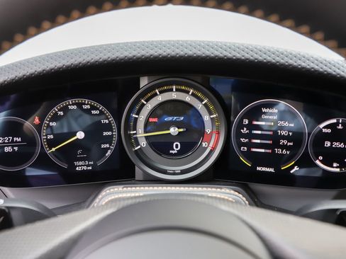Used 2022 Porsche 911 GT3 RWD image 6