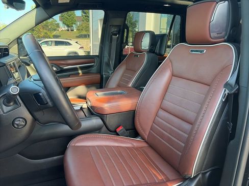 Used 2023 GMC Yukon Denali Ultimate AWD/4WD image 24