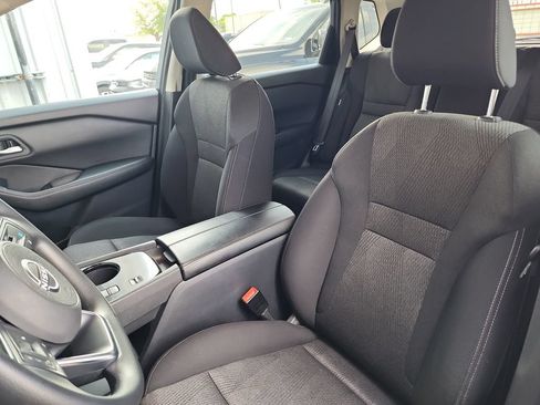 Used 2024 Nissan Rogue SV FWD image 16