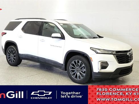 Used 2023 Chevrolet Traverse RS FWD image 1