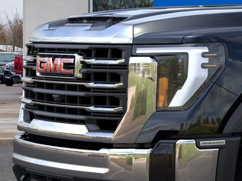 New 2026 GMC Sierra 3500 SLE w/ SLE Value Package image 13