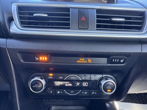 Used 2018 MAZDA MAZDA3 Touring image 16