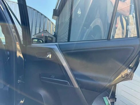 Used 2016 Toyota RAV4 SE image 15