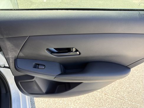Used 2025 Nissan Sentra S FWD image 17