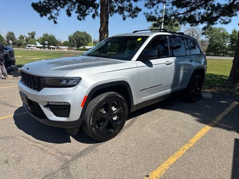 Used 2025 Jeep Grand Cherokee Limited w/ Black Appearance Package AWD/4WD image 1