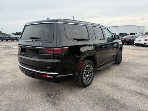 Used 2024 Jeep Wagoneer Series II w/ Flexible Seating Group RWD image 4