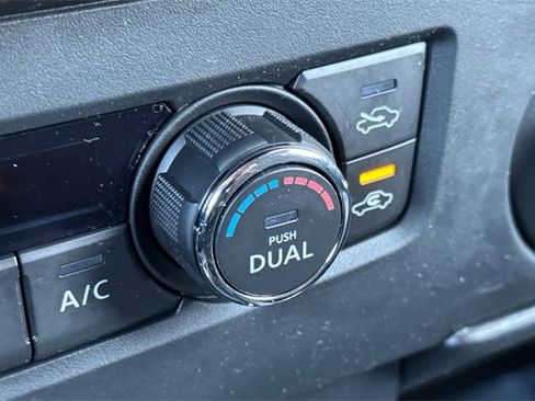 Used 2024 Nissan Frontier SV w/ SV Convenience Package image 30