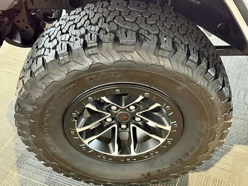 Used 2024 Jeep Wrangler Unlimited Rubicon AWD/4WD image 9
