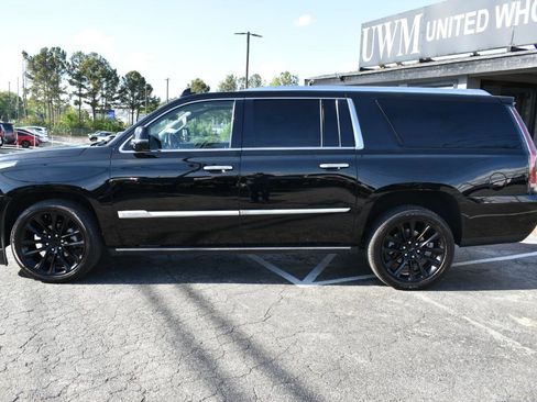 Used 2020 Cadillac Escalade ESV Premium Luxury image 9