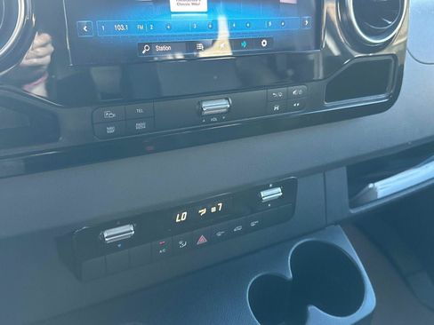 Used 2020 Mercedes-Benz Sprinter 2500 image 20