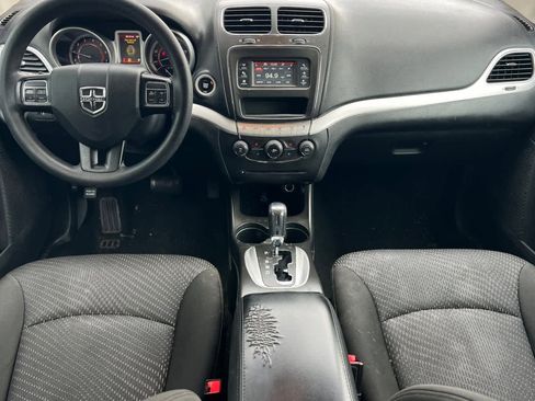 Used 2020 Dodge Journey SE w/ Blacktop Package image 4