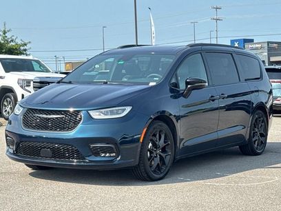 Used 2025 Chrysler Pacifica Limited