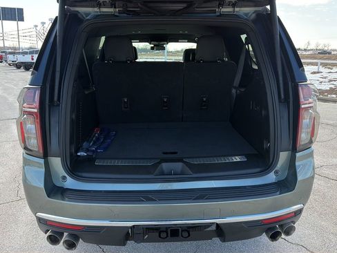 Used 2023 Chevrolet Suburban Premier image 15