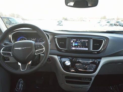 Used 2024 Chrysler Voyager LX image 36